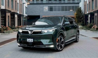 VINFAST GHI NHẬN ĐÀ TĂNG TRƯỞNG MẠNH MẼ TRONG QUÝ 3: SỐ XE BÀN GIAO TĂNG 115%, DOANH THU TĂNG 49,3%